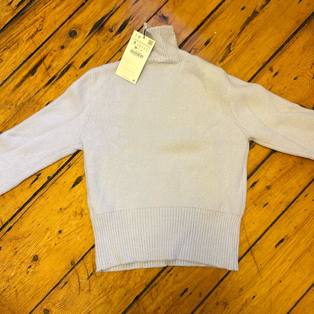 Zara sweater. Small hole along seem NWT